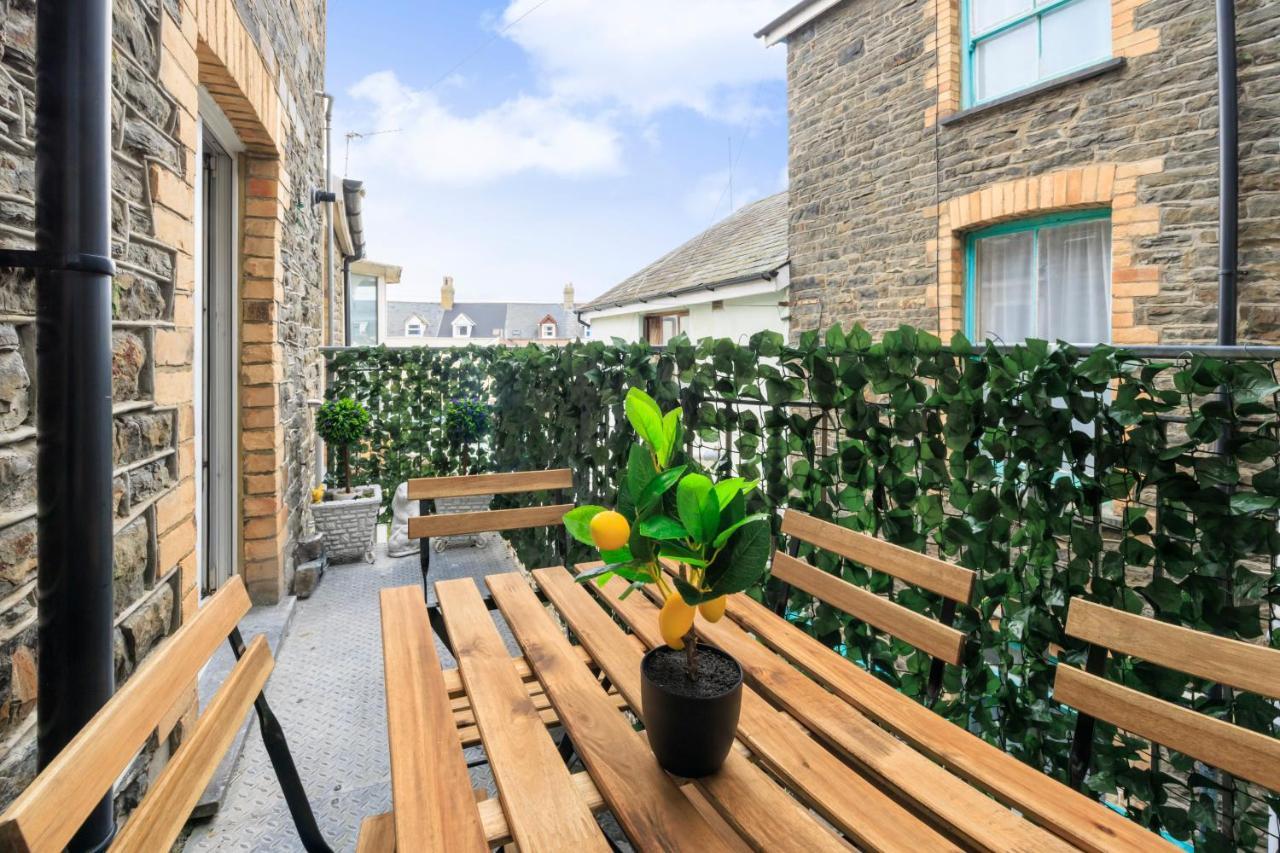 Seafront Apartment With Balcony, Parking And Sea Views Aberystwyth Exteriör bild