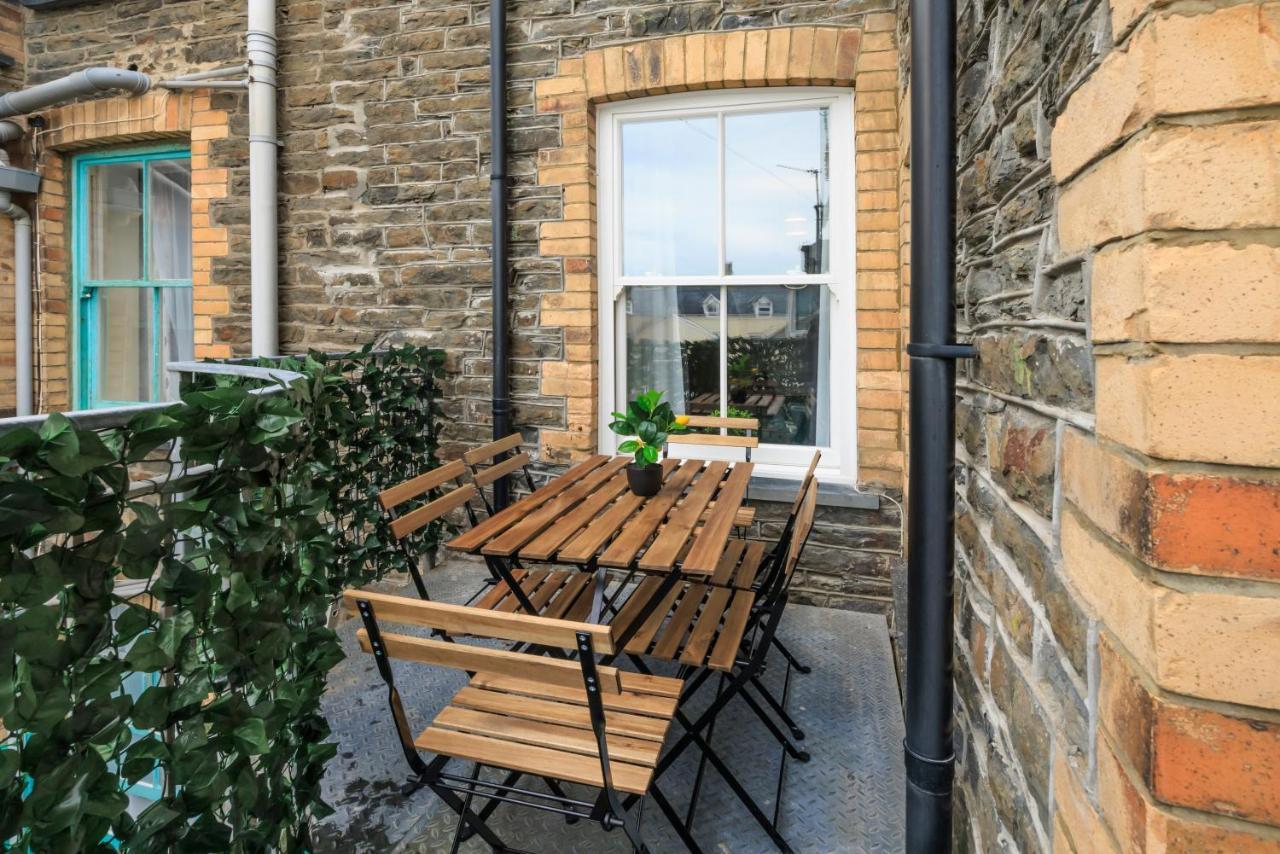 Seafront Apartment With Balcony, Parking And Sea Views Aberystwyth Exteriör bild